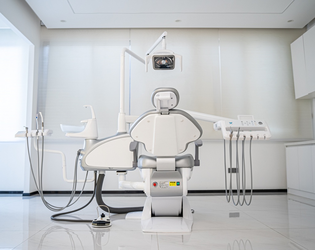 Sillón Dental QL2028I con taburete Fengdan