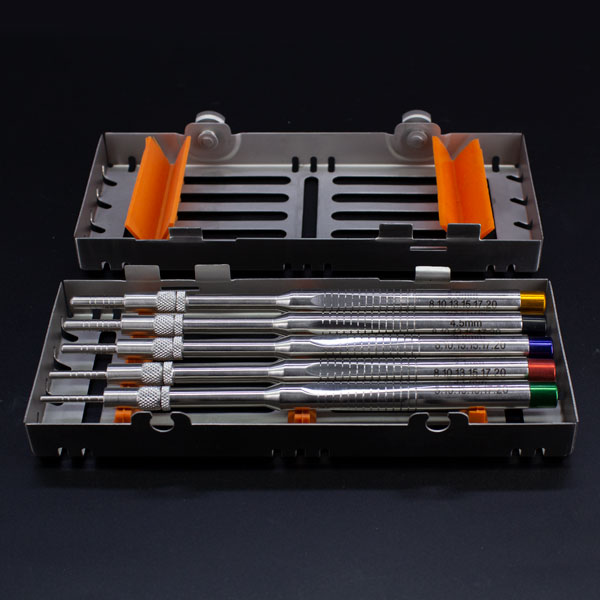 [IMPL3580R] Set de 5 Osteotomos Rectos + Cassette Machtig